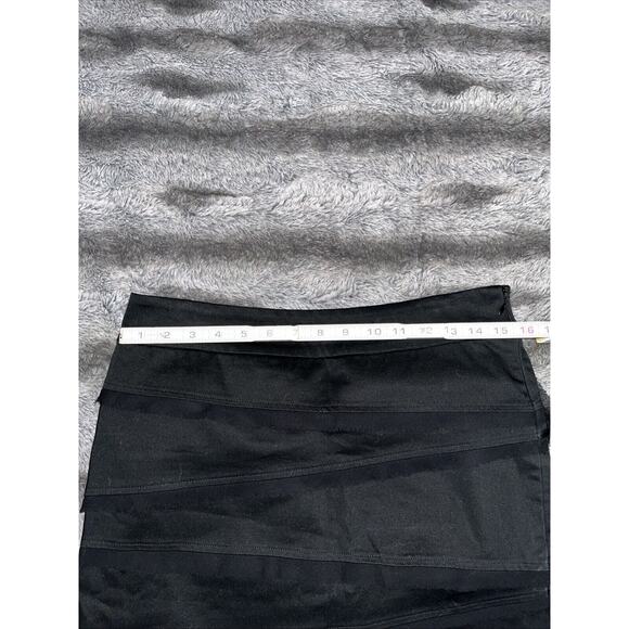 WHITE HOUSE BLACK MARKET Layered Black Pencil Skirt Women's Size 6 - Picture 3 of 6